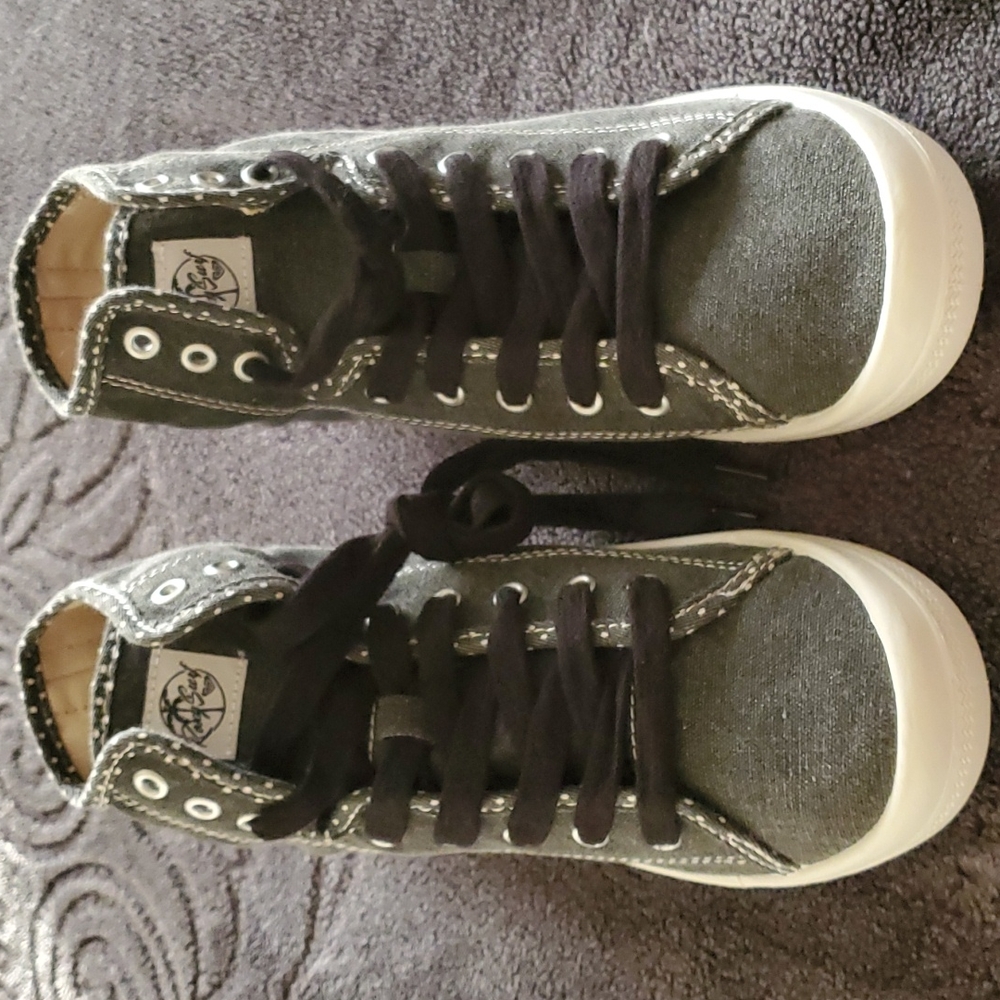 High-Top Roxy Surf shoes size 6.5